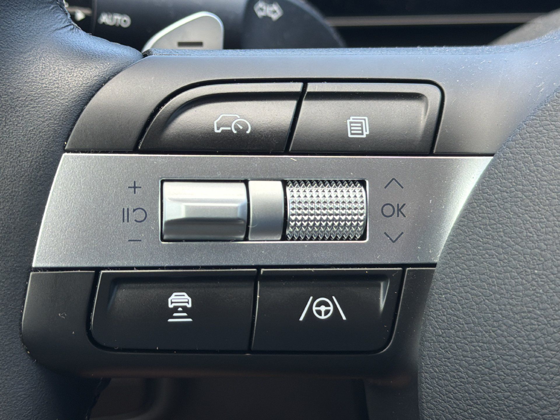 Used 2025 Hyundai Tucson Limited FWD image 25