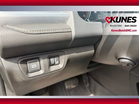 Used 2023 GMC Acadia SLT w/ Preferred Package AWD/4WD image 10