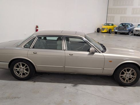 Used 1996 Jaguar XJ6 RWD image 16