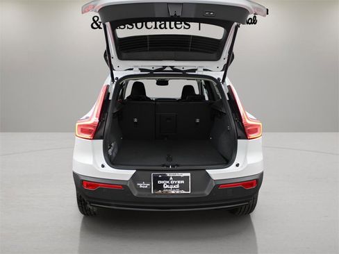 New 2025 Volvo XC40 B5 Plus image 13