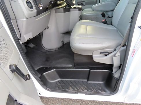 Used 2014 Ford E-150 and Econoline 150 image 22
