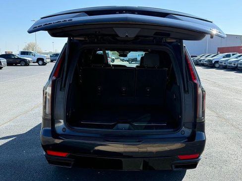 Used 2023 Cadillac Escalade ESV Sport w/ Touring Package image 10