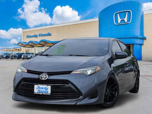 Used 2018 Toyota Corolla LE image 1