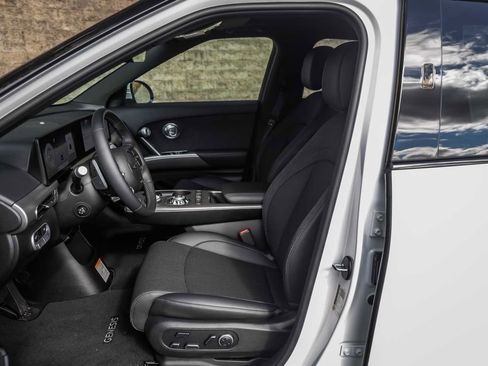 New 2025 Genesis GV60 Advanced image 13