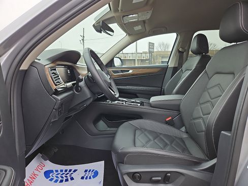 Used 2025 Volkswagen Atlas SE image 13