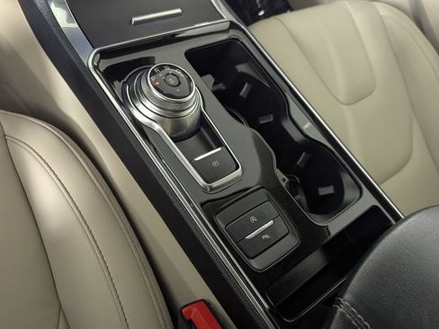 Used 2020 Ford Edge Titanium FWD image 21