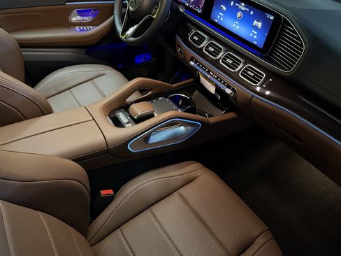 New 2026 Mercedes-Benz GLS 450 4MATIC image 16