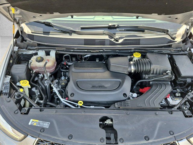 Used 2021 Chrysler Pacifica Touring w/ Cold Weather Group FWD image 29