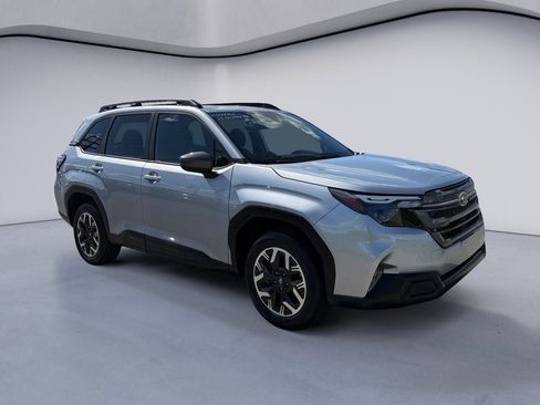 Used 2025 Subaru Forester Premium AWD/4WD image 7