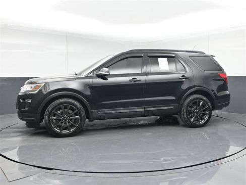 Used 2019 Ford Explorer XLT w/ Equipment Group 202A AWD/4WD image 8