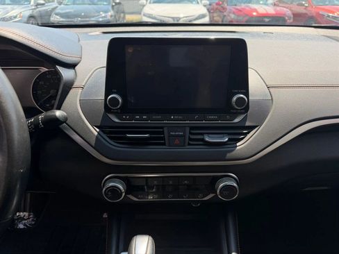 Used 2022 Nissan Altima 2.5 SR FWD image 12