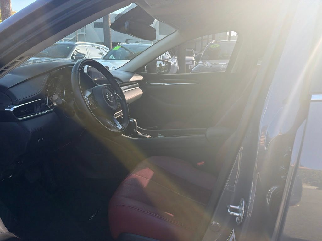 Used 2021 MAZDA MAZDA6 Carbon Edition FWD image 3