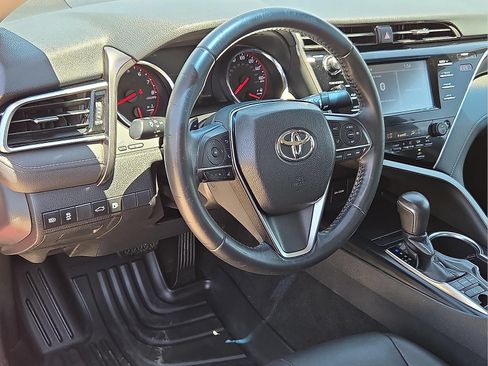 Used 2018 Toyota Camry XSE FWD image 14