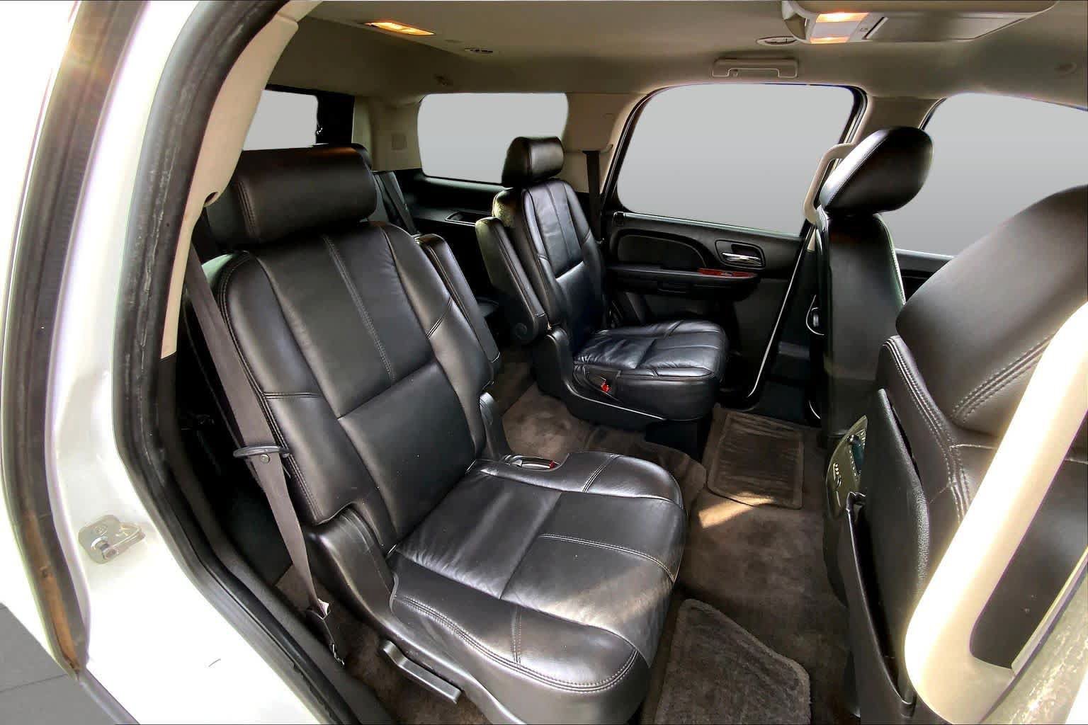 Used 2010 Chevrolet Tahoe LT w/ Luxury Package RWD image 19