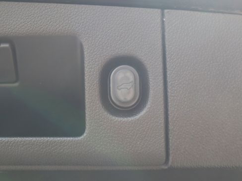 Used 2018 GMC Yukon Denali w/ Open Road Package AWD/4WD image 42