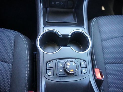 Used 2024 GMC Terrain SLE w/ Driver Convenience Package image 17