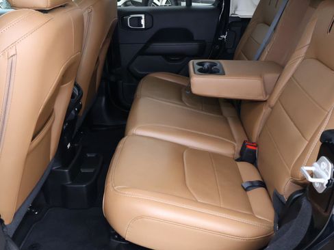 Used 2021 Jeep Wrangler Unlimited Sahara w/ Cold Weather Group image 21