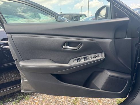 Used 2025 Nissan Sentra SV FWD image 15