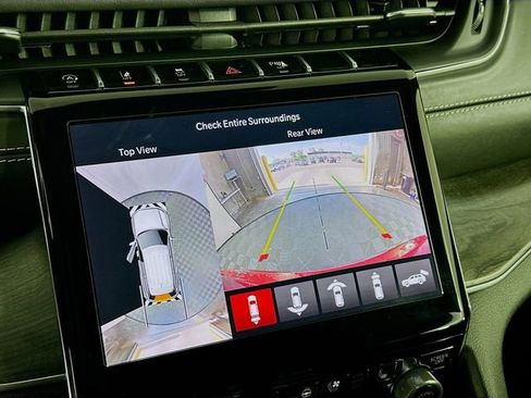Used 2022 Jeep Grand Cherokee Overland w/ Adv Protech Group III AWD/4WD image 14