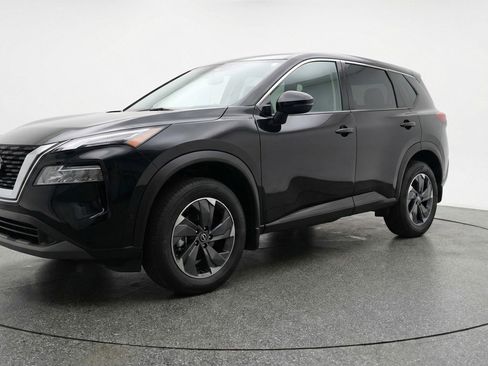 Used 2025 Nissan Rogue SV FWD image 3