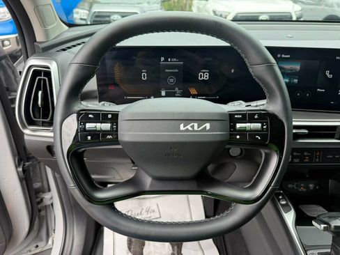 Used 2026 Kia Sorento S FWD image 5