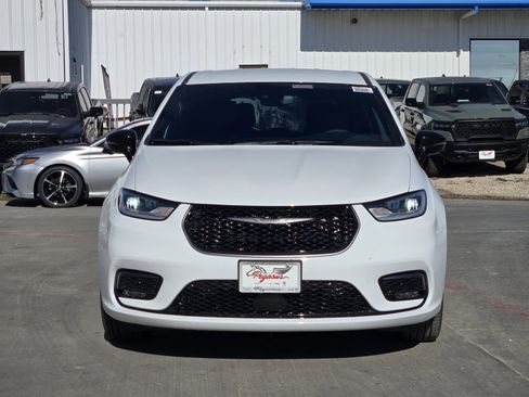New 2026 Chrysler Pacifica Select image 8