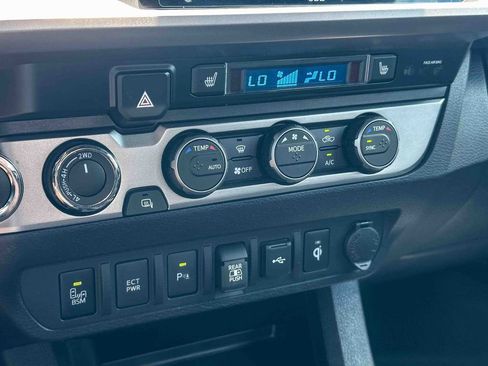 Used 2022 Toyota Tacoma Limited w/ Nightshade Package AWD/4WD image 32