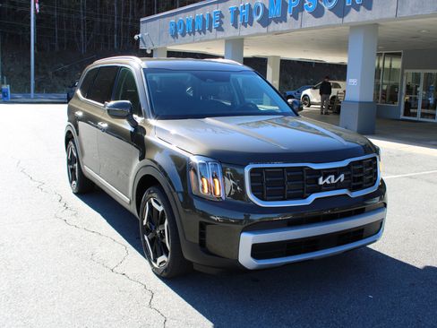 Used 2024 Kia Telluride S image 1