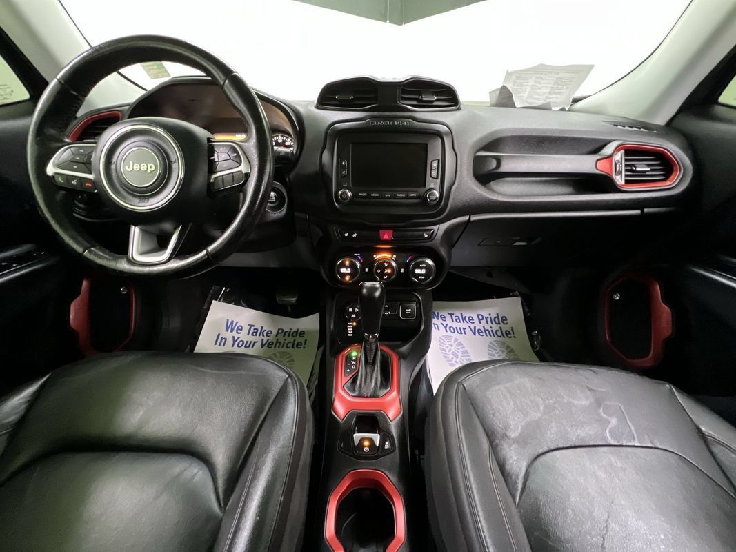 Used 2016 Jeep Renegade Trailhawk w/ Premium Trailhawk Package AWD/4WD image 17