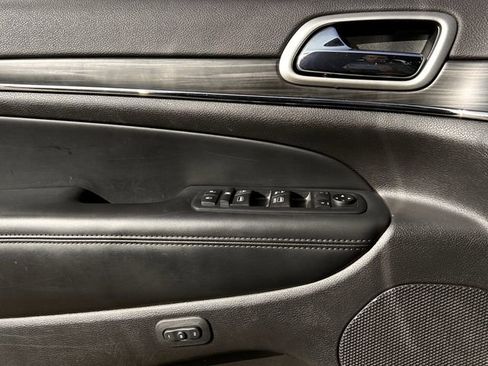 Used 2019 Jeep Grand Cherokee Limited image 26