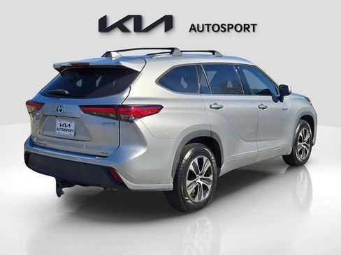 Used 2021 Toyota Highlander XLE image 8