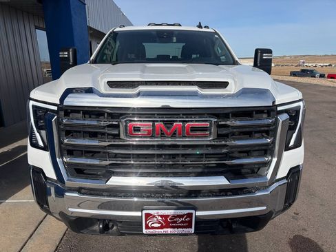 Used 2024 GMC Sierra 3500 SLE w/ SLE Convenience Package image 3