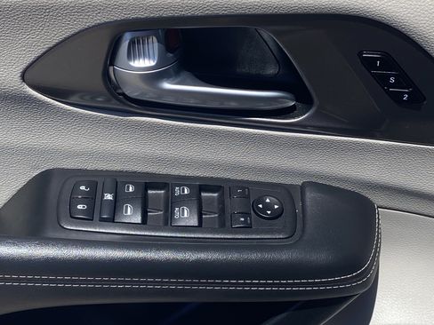 Certified 2024 Chrysler Pacifica Touring-L FWD image 20