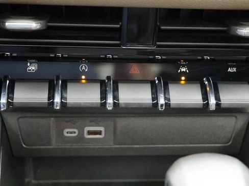 Used 2023 GMC Canyon Denali image 30