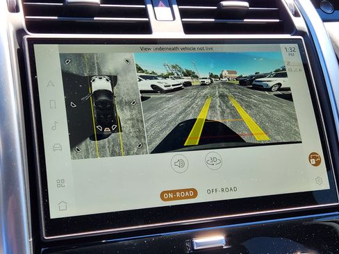 Used 2025 Land Rover Discovery S image 24