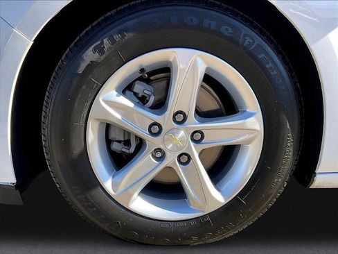 Certified 2022 Chevrolet Malibu LS FWD image 36