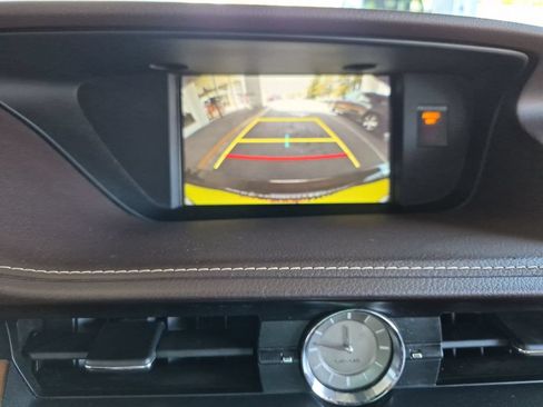 Used 2017 Lexus ES 300h w/ Navigation System Package FWD image 19
