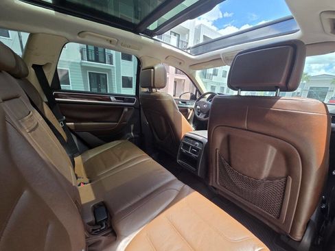 Used 2011 Volkswagen Touareg V6 AWD/4WD image 42