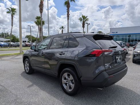 Used 2022 Toyota RAV4 XLE w/ Convenience Package FWD image 5