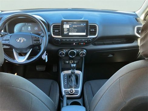 Used 2023 Hyundai Venue SEL image 18