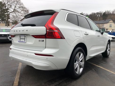 Used 2022 Volvo XC60 B5 Momentum image 5