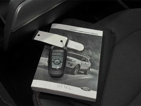 Used 2019 Ford Explorer XLT image 33