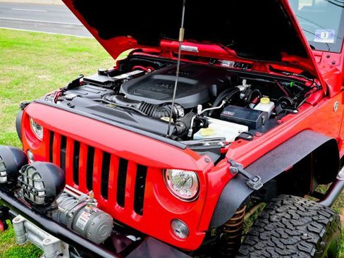 Used 2018 Jeep Wrangler Rubicon w/ Power Convenience Group image 52