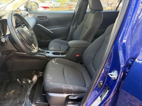 Used 2025 Toyota Corolla Cross LE image 23
