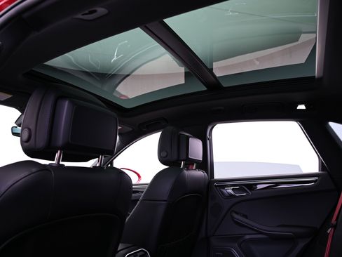 Used 2025 Porsche Macan image 35