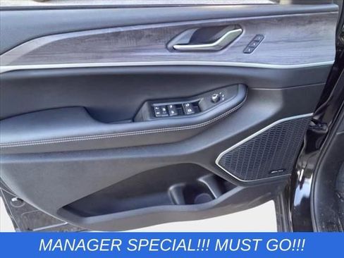 Used 2024 Jeep Grand Cherokee Limited 4xe image 11