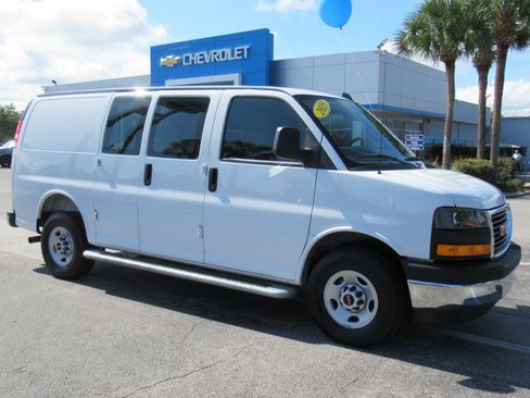 Used 2025 GMC Savana 2500 w/ Driver Convenience Package RWD image 5