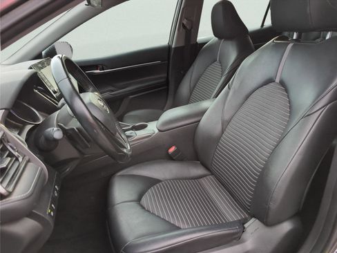 Used 2021 Toyota Camry SE image 9