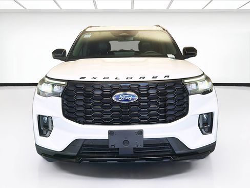 Used 2025 Ford Explorer ST-Line w/ Premium Package RWD image 2