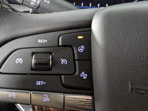 Used 2022 Cadillac Escalade Premium Luxury image 29